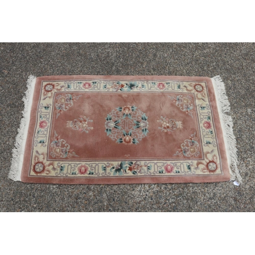 1229 - Chinese wool carpet, approx 91cm x 161cm