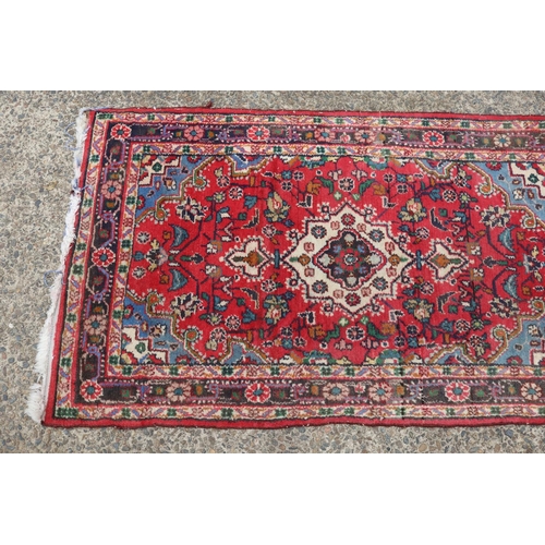 1304 - Eastern woollen carpet, approx 80cm x 138cm