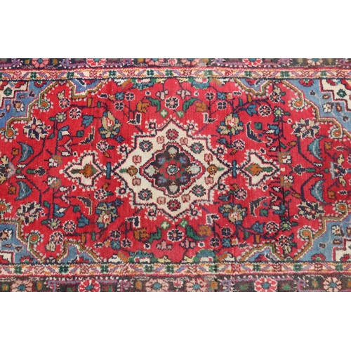 1304 - Eastern woollen carpet, approx 80cm x 138cm