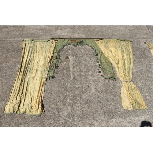 1286 - Very good set of French pelmet & green curtains, along with arrow ended bars, pelmet approx 240cm L,... 