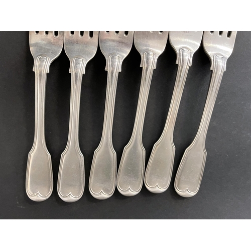 122 - Antique Victorian hallmarked sterling silver Fiddle and Thread dinner forks, London 1842-43, William... 