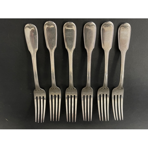133 - Antique Georgian hallmarked sterling silver fiddle and thread dinner forks, with family crest Phoeni... 