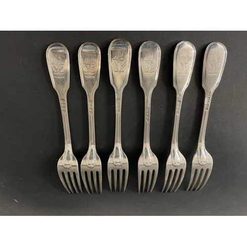 133 - Antique Georgian hallmarked sterling silver fiddle and thread dinner forks, with family crest Phoeni... 