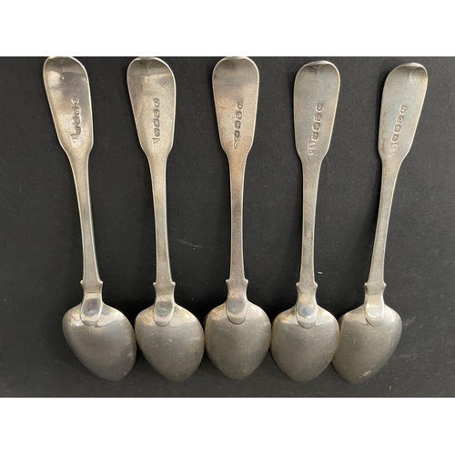 146 - Set of five antique George III hallmarked sterling silver spoons, London 1815 Maker IL, approx 180 g... 