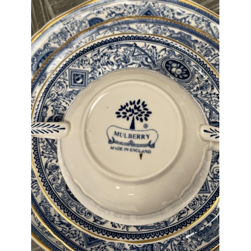 24 - Mulberry Longton Hall extensive blue and white service, comprising of 2 tureens, 2 serving bowls, 2 ... 