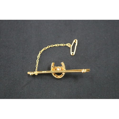1125 - 18ct gold and diamond horse shoe brooch with safety chain, approx 5.2cm W and approx total weight 5 ... 