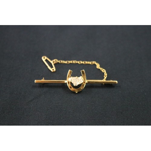 1125 - 18ct gold and diamond horse shoe brooch with safety chain, approx 5.2cm W and approx total weight 5 ... 