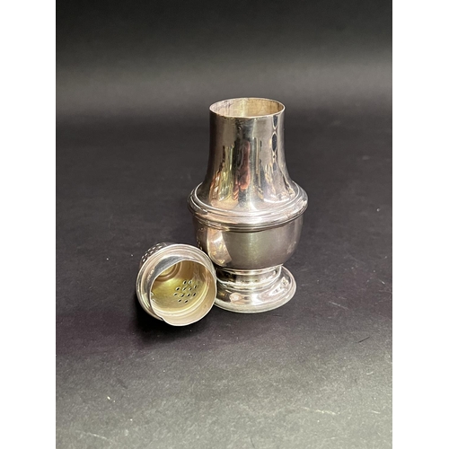 139 - Hallmarked sterling silver sugar castor, London 1963-64, approx 123 grams and 16cm H