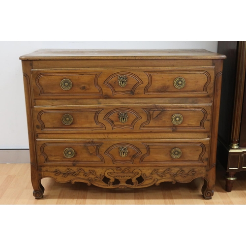 1129 - Antique French Louis XV commode / chest, with a carved pierced apron, all peg joined, approx 600cm W... 