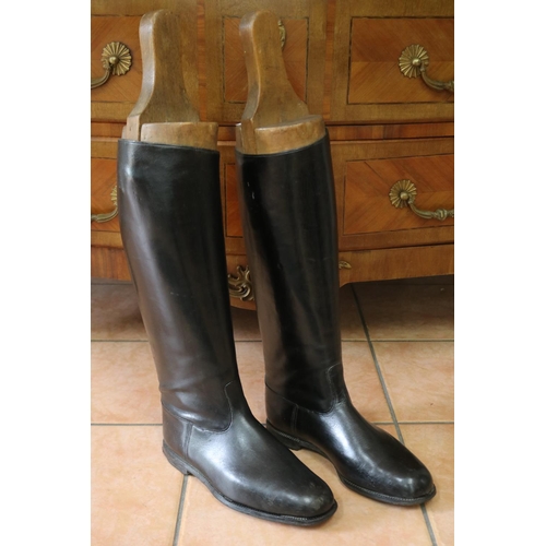 1153 - Pair of French leather riding boots with wooden stretchers, approx 62cm H x 36cmL x 13cm W (2)