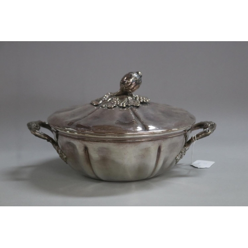 1288 - Vintage French silver plated lidded twin handled tureen with matched under dish, total approx 14cm H... 