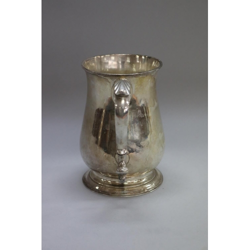 1078 - Antique hallmarked sterling silver mug, London 1774-75, marked ID, 
