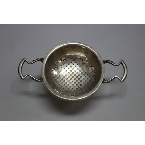 1104 - English hallmarked sterling silver tea strainer and bowl, by Goldsmiths & Silversmiths Co Ltd, Londo... 