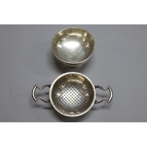 1104 - English hallmarked sterling silver tea strainer and bowl, by Goldsmiths & Silversmiths Co Ltd, Londo... 