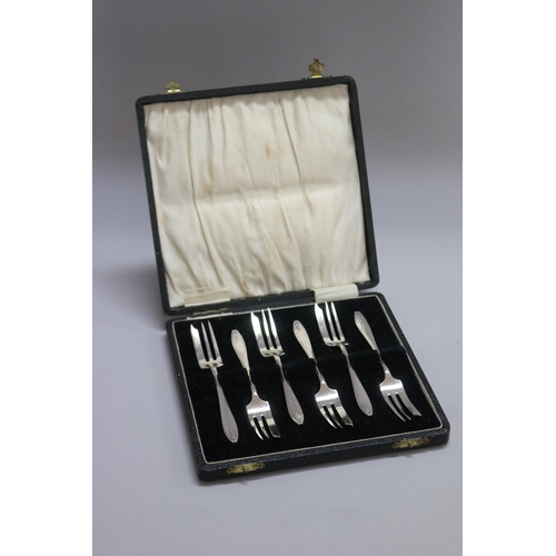 1265 - Set of six sterling silver cocktail forks, cased, forks approx 95 grams & case approx 2.5cm H x 17cm... 