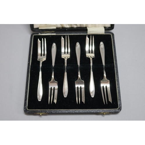 1265 - Set of six sterling silver cocktail forks, cased, forks approx 95 grams & case approx 2.5cm H x 17cm... 