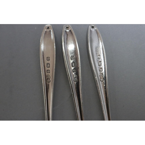 1265 - Set of six sterling silver cocktail forks, cased, forks approx 95 grams & case approx 2.5cm H x 17cm... 