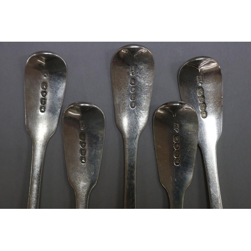 1285 - Set of five William IV hallmarked sterling silver spoons, London 1832-34, William Chawner, approx 24... 