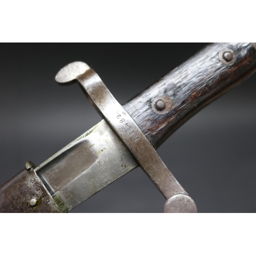 80 - Portuguese Model 1885 bayonet and scabbard (Kiesling 373). A very good example in good condition.