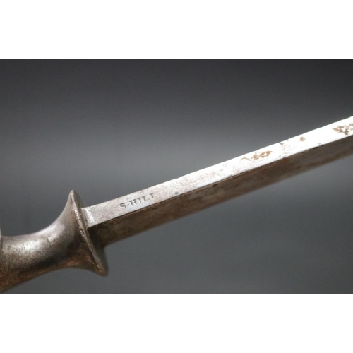 82 - British socket bayonet, early 19th century (Kiesling 972). An excellent example in very good conditi... 