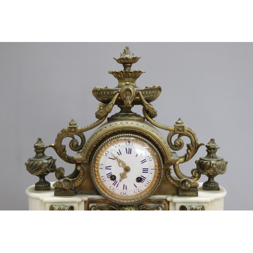1162 - Antique 19th century French Roblin a Paris bronze & marble mantle clock, has key (in office C144.147... 