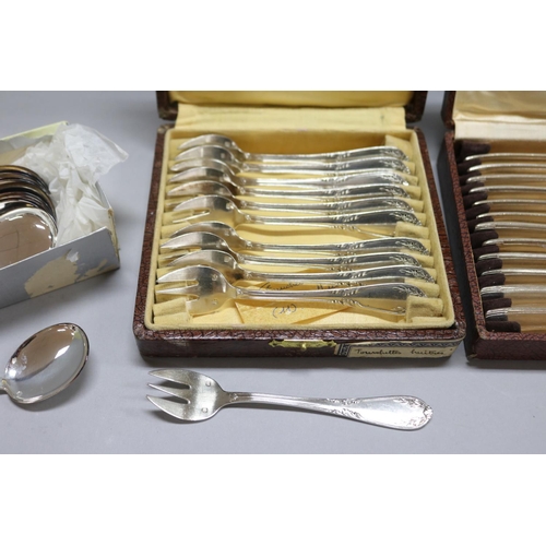 19 - Good lot of mixed cased silver plated French cutlery