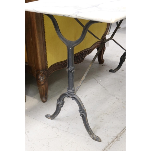 1173 - Vintage French bistro table with white marble top & black painted wrought iron frame, approx 100cm L... 