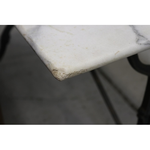 1173 - Vintage French bistro table with white marble top & black painted wrought iron frame, approx 100cm L... 