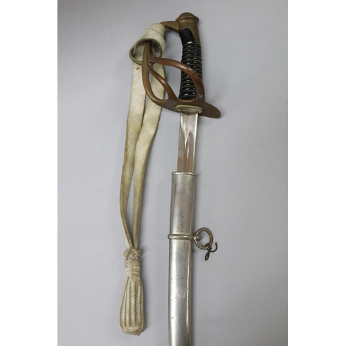 1200 - French Light Cavalry Sabre, unmarked, approx 110cm L (closed)