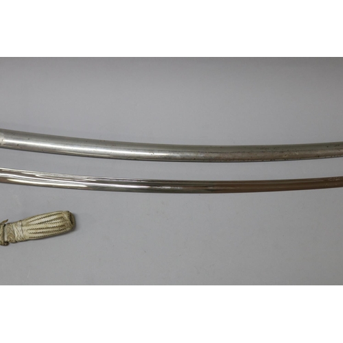 1200 - French Light Cavalry Sabre, unmarked, approx 110cm L (closed)