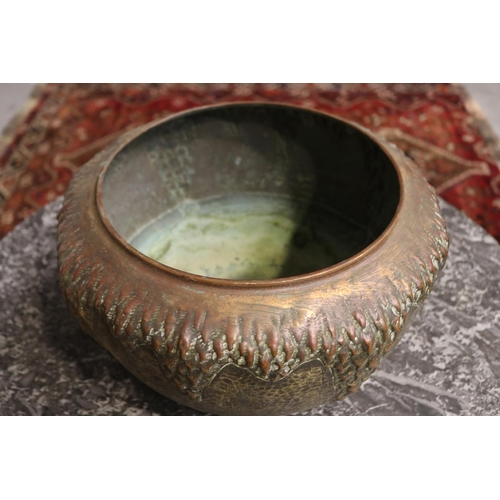 1087 - Large antique French brass & copper jardiniere, hand worked design of a frozen rim, approx 25cm H x ... 