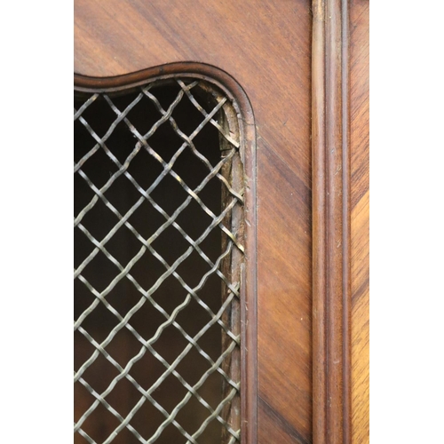 1090 - Fine antique 19th century French walnut marble topped two door bookcase, fitted with lattice brass d... 
