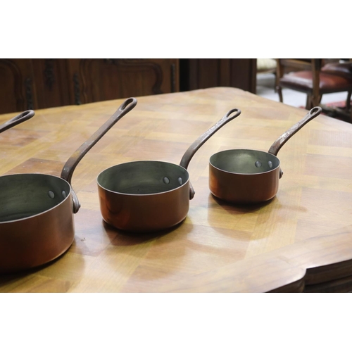 1126 - Set of five graduating French copper saucepans, iron handles, approx 9.5cm H x 20cm Dia and smaller ... 