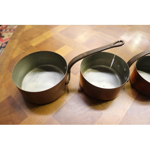 1126 - Set of five graduating French copper saucepans, iron handles, approx 9.5cm H x 20cm Dia and smaller ... 