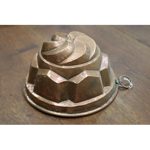 1163 - French copper mould, approx 10cm H x 19cm Dia