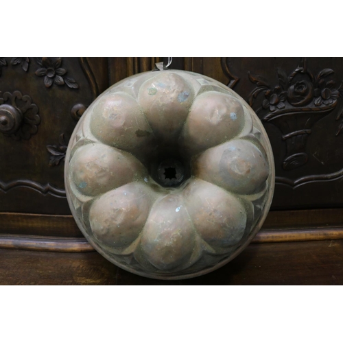 1166 - Antique French copper bundt mould, approx 11cm H x 26cm Dia