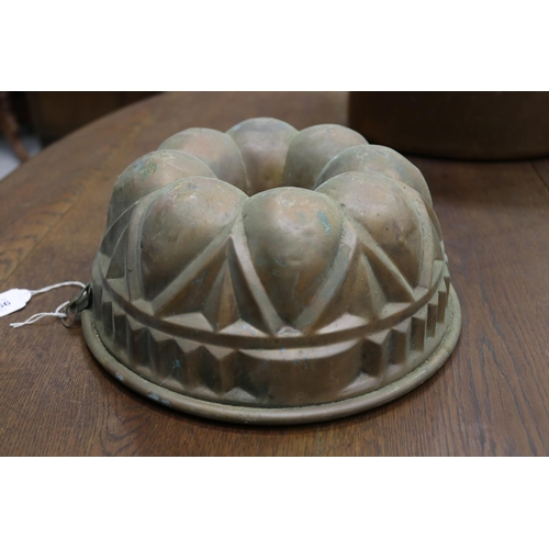 1166 - Antique French copper bundt mould, approx 11cm H x 26cm Dia