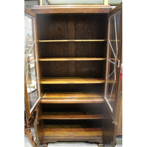 1172 - English oak Art Deco bookcase with lead glazing bars, with adjustable internal shelves, below a two ... 