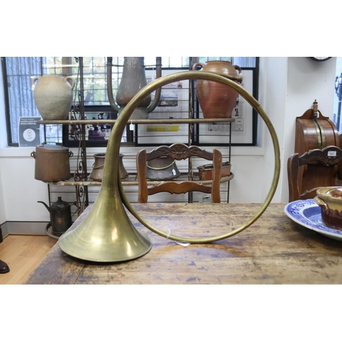 1003 - Antique brass French horn, approx 58cm cm L x 47cm H x 25cm Dia