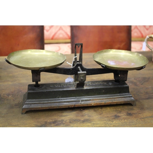 1190 - Set of French Force weighting scales, with brass pans, approx 21cm H x 45cm W x 18cm D