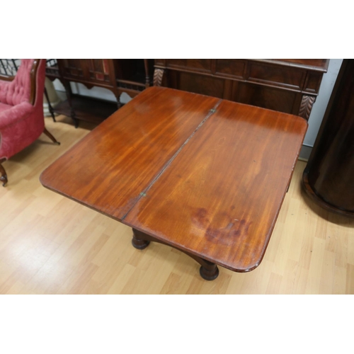 200 - Early Victorian Mahogany card table, approx 73cm H x 92cm W x 46cm D (folded/closed)