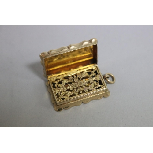 245 - George V 9ct gold vinaigrette with hinged pierced grill, Birmingham 1910-11, makers Deakin and Franc... 