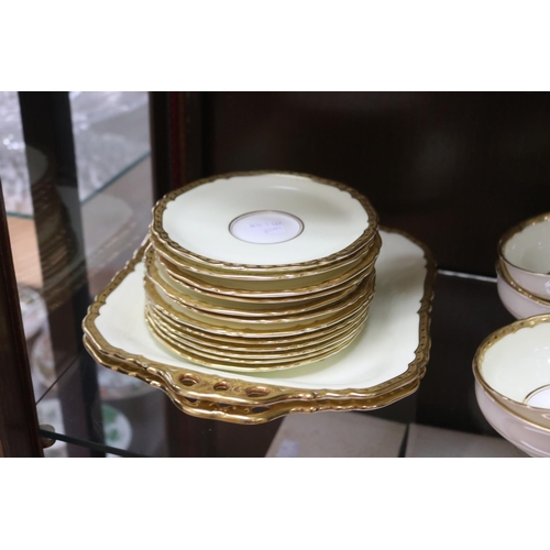 316 - Royal Worcester tea service comprising of six cups & saucers, six side plates, creamer, sugar basin ... 