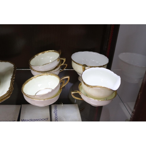 316 - Royal Worcester tea service comprising of six cups & saucers, six side plates, creamer, sugar basin ... 