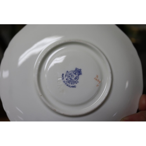316 - Royal Worcester tea service comprising of six cups & saucers, six side plates, creamer, sugar basin ... 