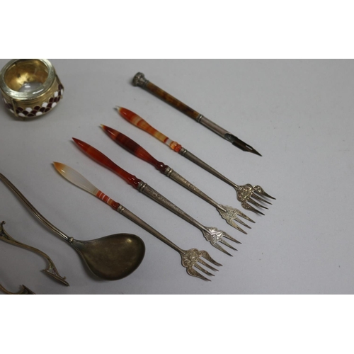 267 - Four silver pickle forks with agate handles with agate handles with an agate handle pen with seal, a... 