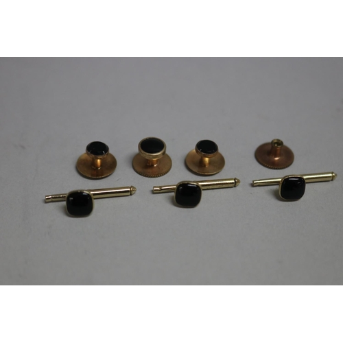 281 - Seven rolled gold buttons etc (7)