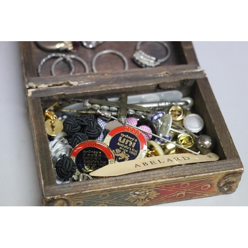 286 - Assortment of costume jewellery in a wooden box to include rings, cufflinks, some silver etc