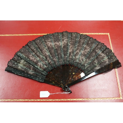 301 - Collection of antique 19th century fans with mainly panels to them (8)