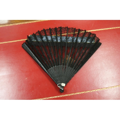 301 - Collection of antique 19th century fans with mainly panels to them (8)